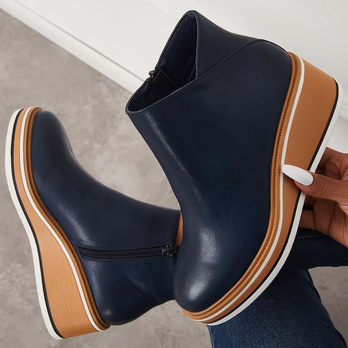 DMT | Stilvolle Stiefeletten mit Zipper und Plateau