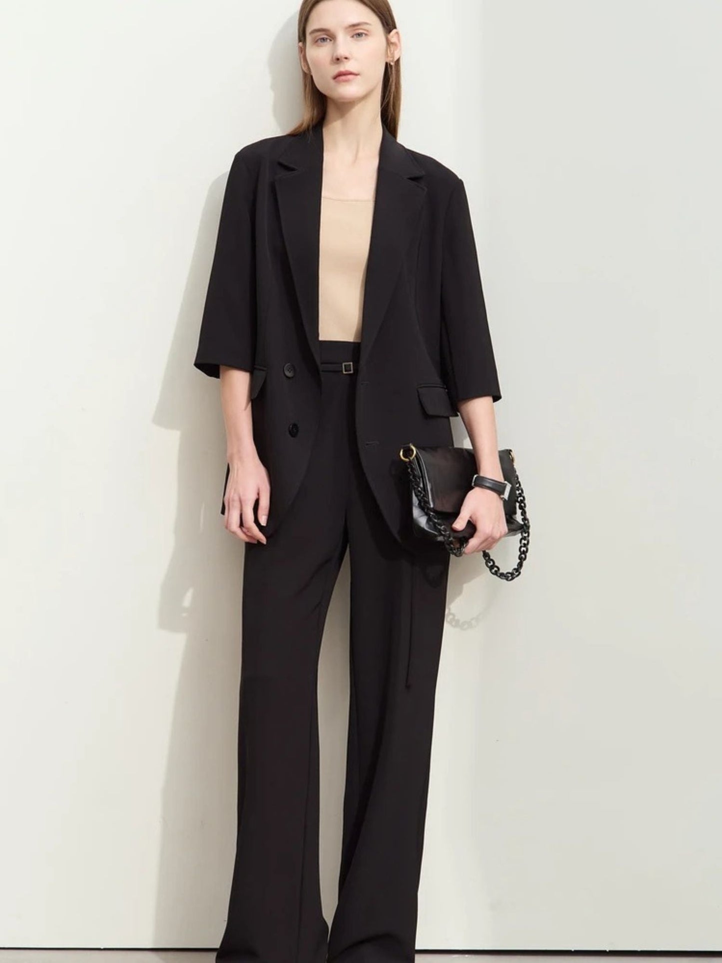 Locker geschnittener Blazer und High-Waist-Hose mit weitem Bein