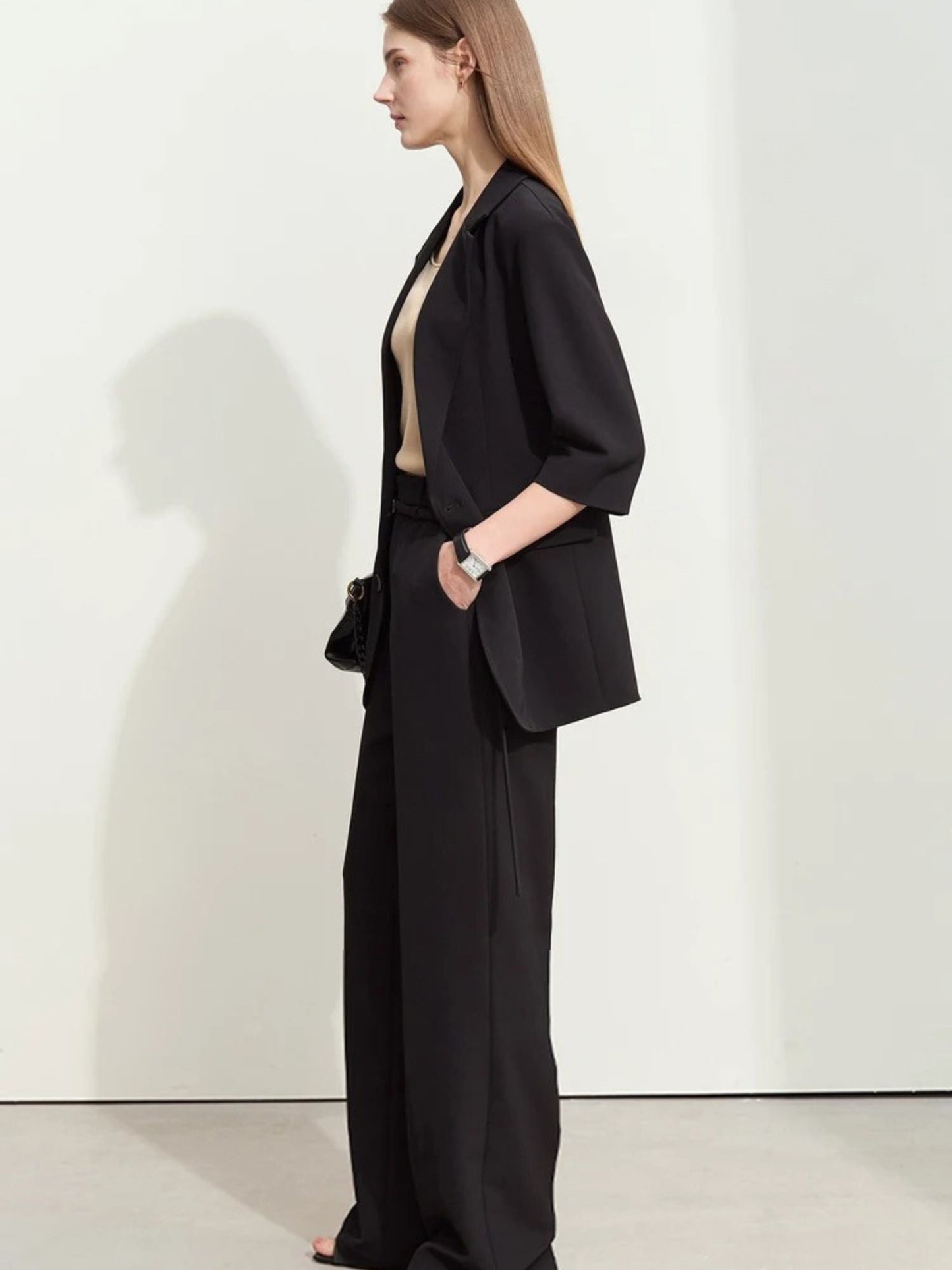 Locker geschnittener Blazer und High-Waist-Hose mit weitem Bein