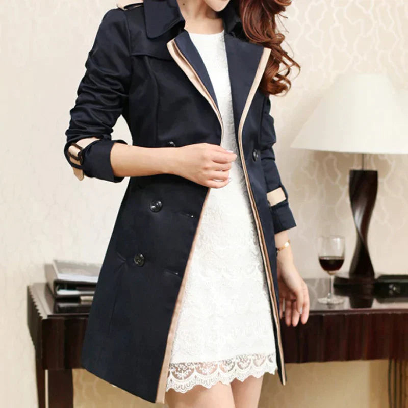 Deutsche Mode Trends | Langer Designertrenchcoat mit doppelreihiger Knopfleiste