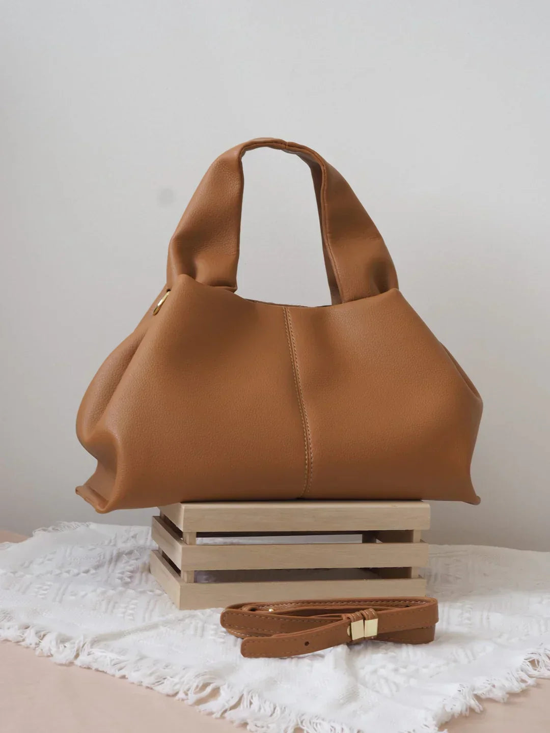 DMT | Umhängetasche damen | Handtasche mit Reißverschluss im Sale aus Leder